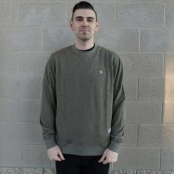 BAIT B Letter Invisible Pockets Fitted Crewneck (green / Olive)