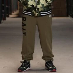 BAIT Basics Sweatpants (olive) -Tees Shop sweats olivefrontlong
